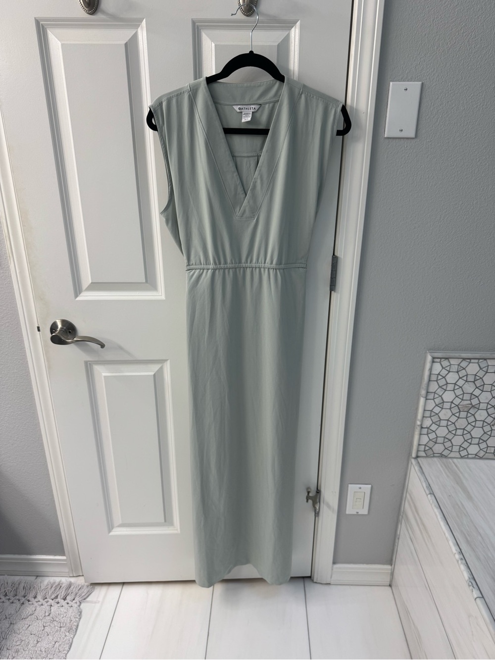 Athleta Sage Green Sleeveless V-Neck Maxi Dress
